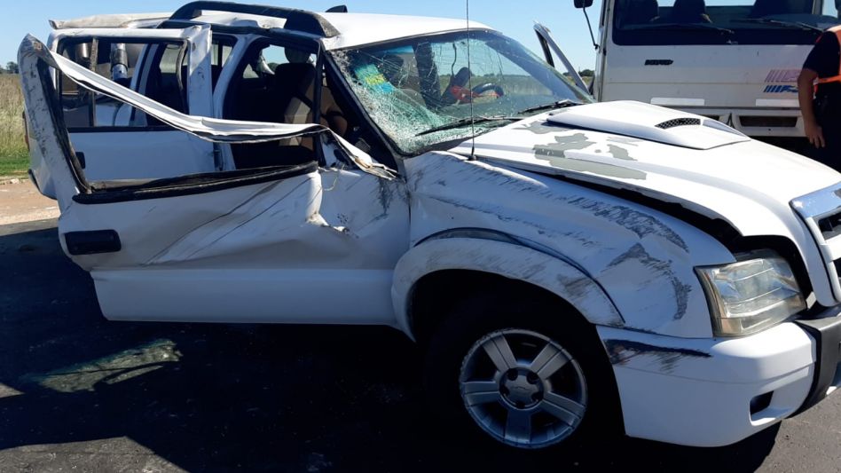 El siniestro vial sucedió alrededor de la hora seis de este domingo. Los ocupantes de la Chevrolet que se despistó y volcó viven en Olavarría y fueron trasladados al Hospital Pintos. 