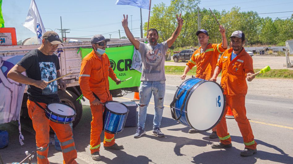  Trabajadores afiliados a la UOCRA   realizaron un corte parcial de la Ruta 3