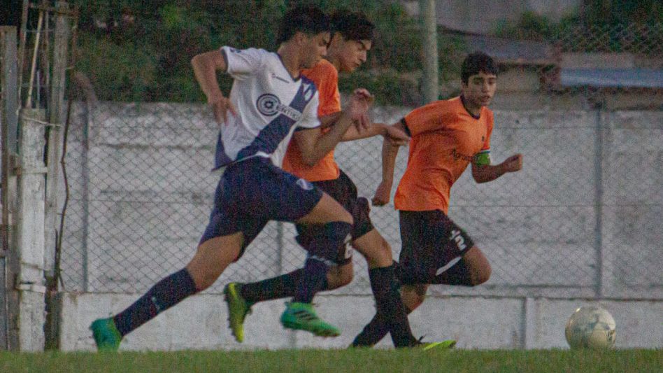 Cemento le ganó a Athletic por 3 a 0 y avanzó a la anteúltima ronda de la Sub 16. Foto: Nicolás Murcia.