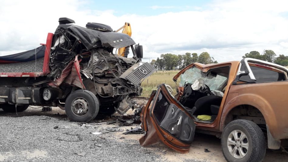 Una mujer y su hija de 14 años están internadas a causa del siniestro vial sucedido hoy al mediodía. FOTOS: NICOLÁS MURCIA