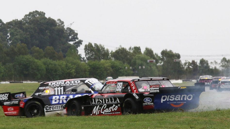 Toque y trompo en el TC Mouras. Foto: gentileza Facebook Azul Sport Team.