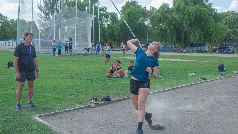 Más de 100 atletas participaron de la realización simultánea del 11º Campus Azul para Lanzadores y el primer campamento bonaerense de Medio Fondo y Marcha. Foto: Nicolás Murcia.