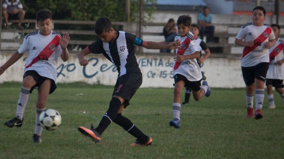 Se disputarán hoy las finales de las categorías Sub 12 y Sub 14 del Torneo Juvenil Nocturno. Foto: Nicolás Murcia.