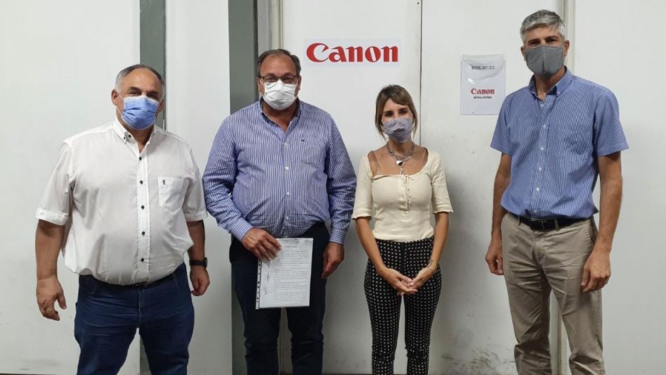 En horas de la mañana del jueves, el Intendente Municipal Ramón José Capra, recibió el tomógrafo que será instalado en el Hospital Municipal Bernardino Rivadavia. AGENCIA GENERAL ALVEAR/RT