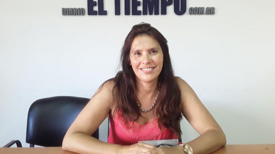 El día y el momento de la firma del boleto para la compra de tres lotes en el SIPA por parte de ACOFAR.    PRENSA MUNICIPAL