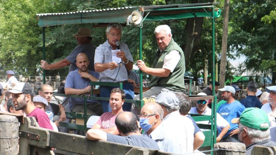 Víctor María Sissini y Jorge Hourcade en Especial de Hembras que efectuó Hourcade, Albelo y Cía.