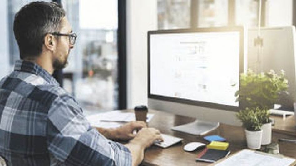 Consejos para evitar lesiones por estar mucho tiempo sentado frente a la computadora