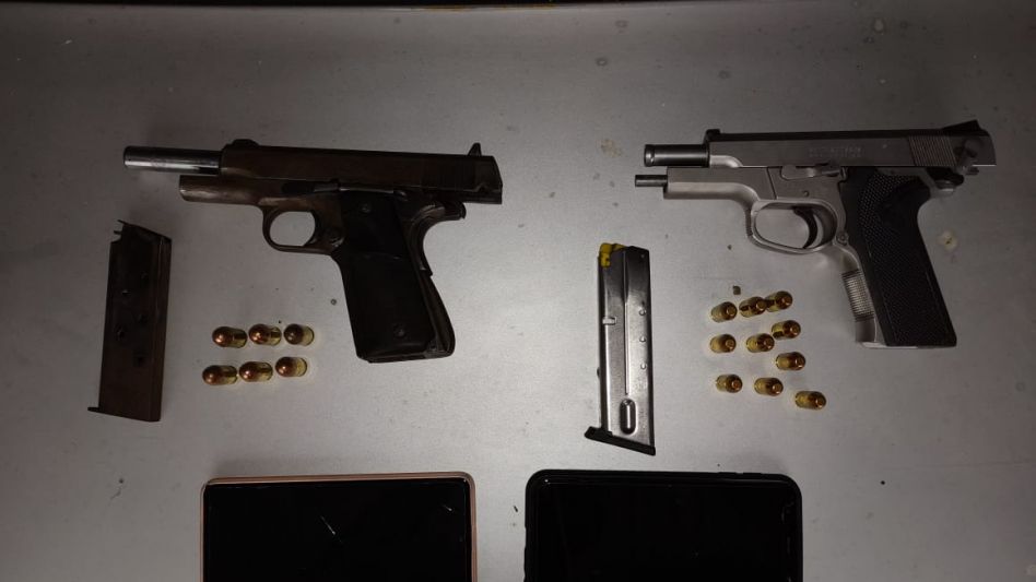 Dos pistolas. Según lo investigado, las portaban los hombres que están presos por esta entradora, sucedida el pasado 9 de noviembre en una casa situada sobre la calle Belgrano de Azul.  ARCHIVO/ET