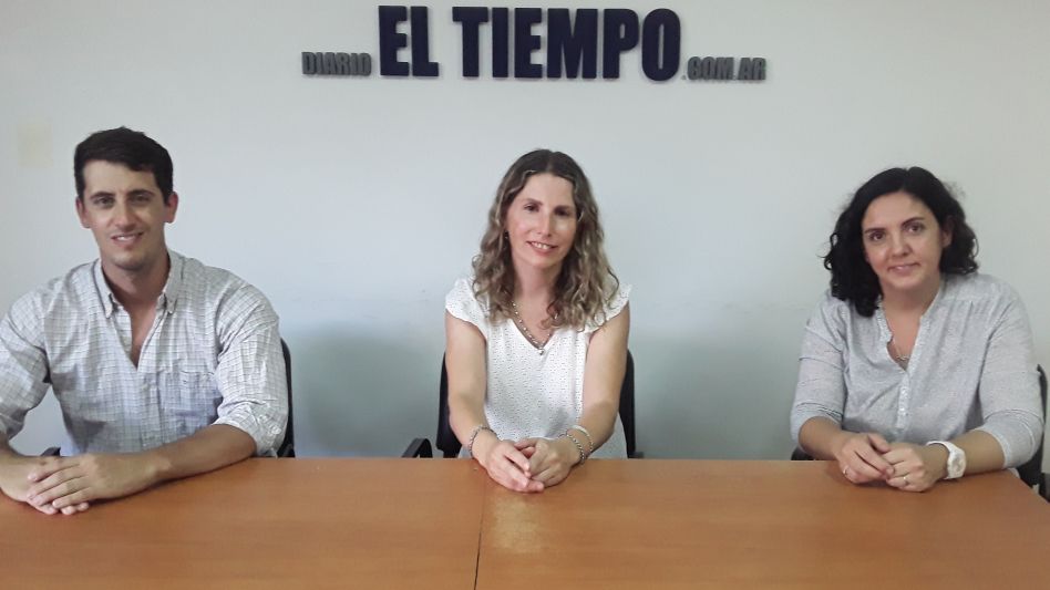 Rodrigo Galizio vice director de la diplomatura, Gabriela Martinoia, Secretaria Académica de la Facultad de Agronomía y María de los Ángeles Dublan directora de la carrera.