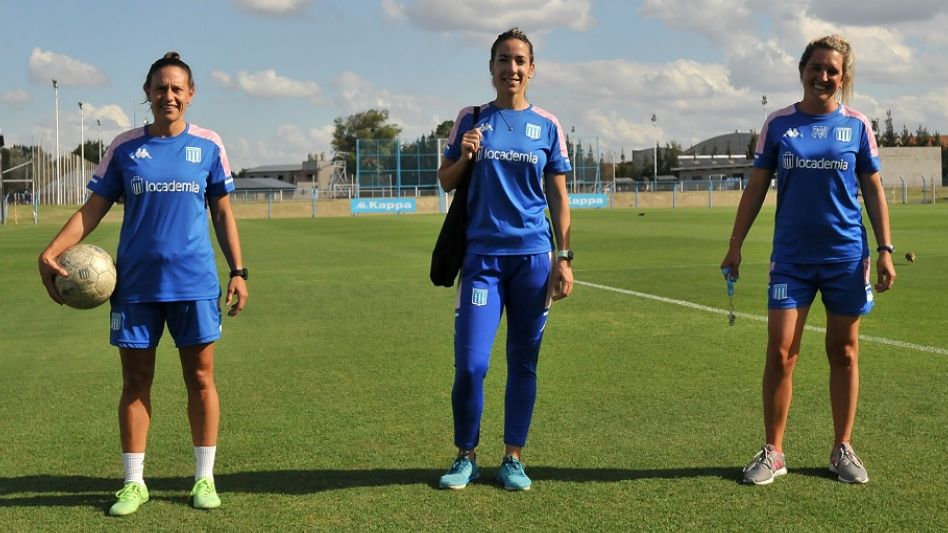 La azuleña Bárbara Abot será la entrenadora de la Sub 16 y Sub 14 de Racing. En la imagen junto a Carmen Brusca y Érica Markutín, dos profesionales que se suman a la Academia. Foto: gentileza Racing.
