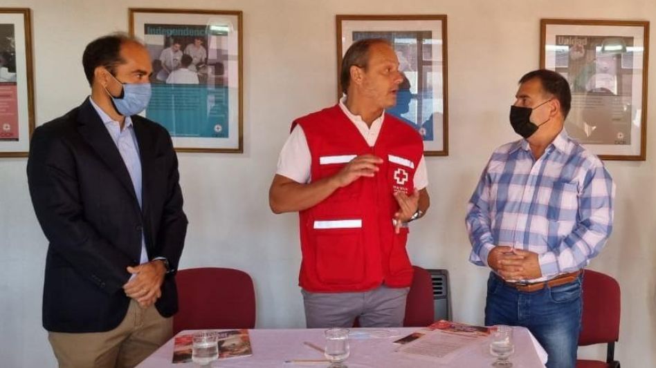Ayer se realizó la presentación de la capacitación que brindará la Cruz Roja Filial Azul al personal de la empresa Transportes Malvinas.    PRENSA MUNICIPAL