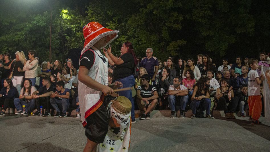 El público participó en la fiesta tan ansiada por los azuleños.   NICOLPÁS MURCIA VARELA 