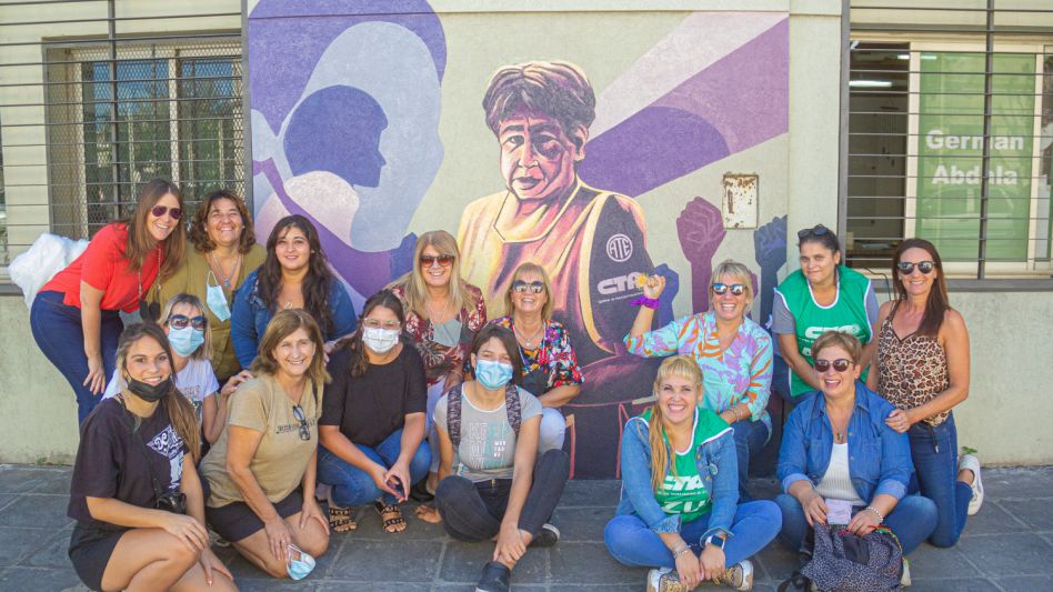 En la sede de ATE Azul se inauguró ayer un mural en homenaje a la Mujer Trabajadora en su día.  