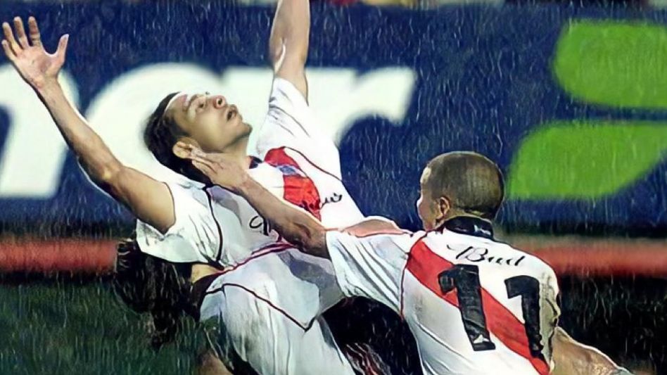 Ricardo Rojas festeja su golazo. Foto: internet.