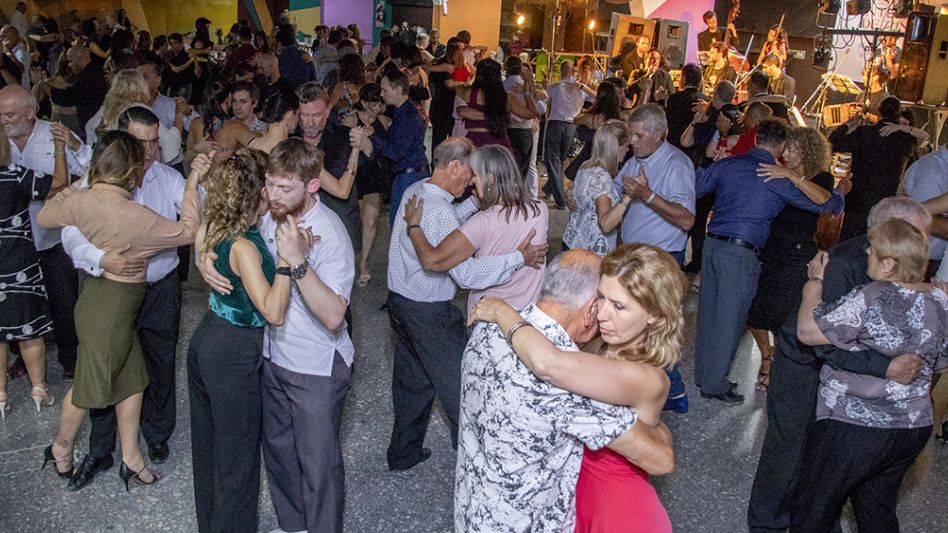 La milonga del viernes convocó mucho público.  GENTILEZA LUCAS TEDESCO     