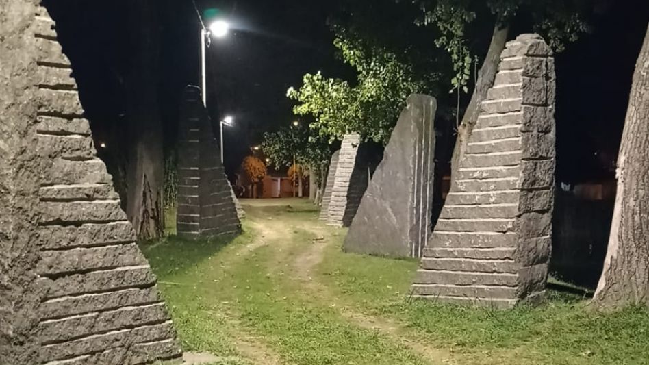El Malón de piedra se encuentra iluminado