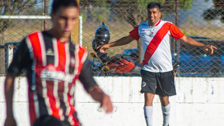 En la jornada inaugural del campeonato, casi todos los partidos de la Liga Azuleña tuvieron resultados positivos. Foto: Nacho Correa.