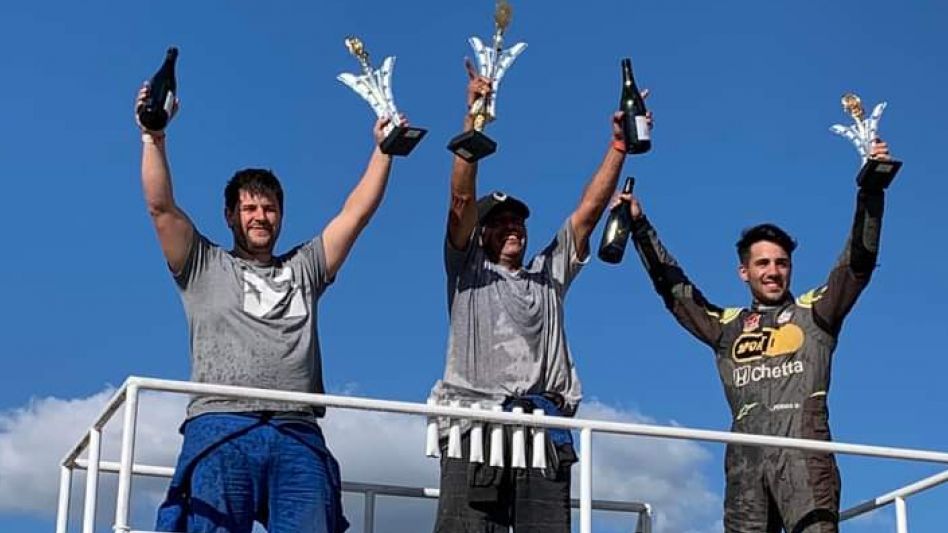 Jorge Streitemberger (centro) ganó todo lo que se corrió el fin de semana en la Promocional del Centro: clasificación, series y final. Foto: gentileza Promo.