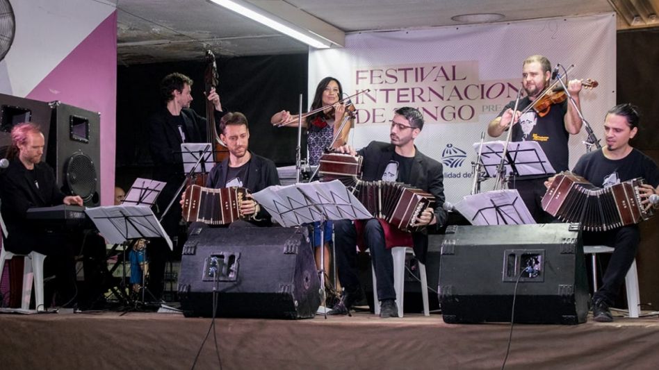 ?Los Herederos del Compás? en la milonga del viernes. FOTOS NACHO CORREA/ LUCAS TEDESCO