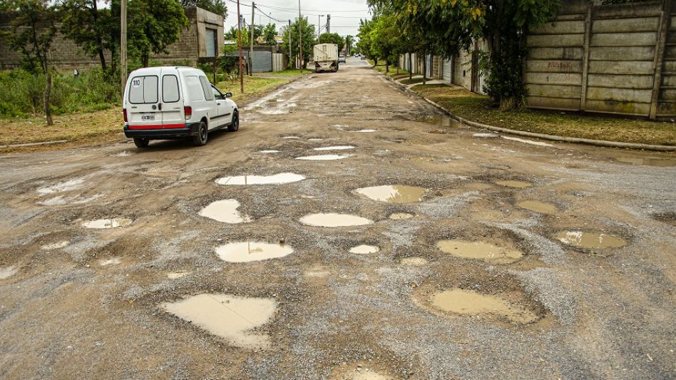 Una de las tantas calles de tierra que espera ser reparada.  NACHO CORREA
