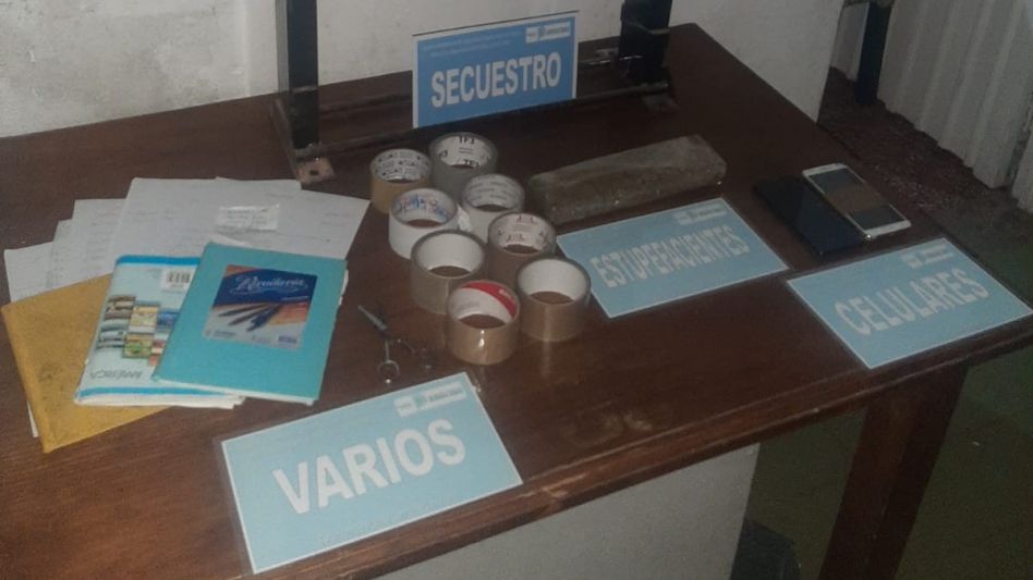 El pasado jueves había sido allanada la casa en Berazategui donde vive. En ese procedimiento, entre otros elementos, se secuestraron un ladrillo de marihuana y una prensa. FOTOS UFI 22