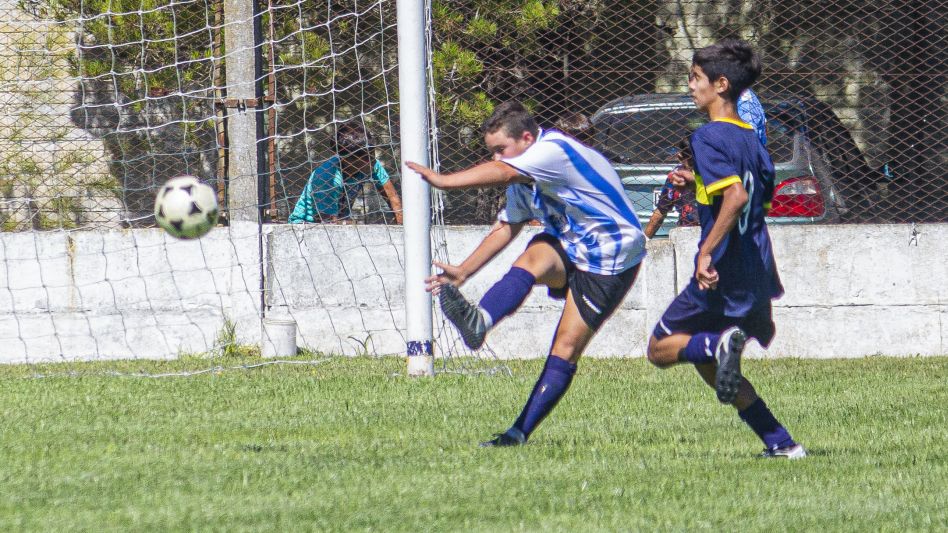 Boca se hizo fuerte en su cancha. El xeneize se impuso en todos los partidos en los que se enfrentó a Sarmiento de Tapalqué. Foto: Nicolás Murcia.