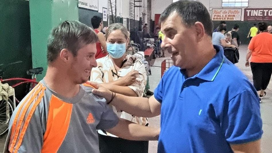 El Intendente alentó Nacho, quien se está preparando para llegar de la mejor manera al Mundial de Futsal con Síndrome de Down que se realizará en Perú, desde 1 al 10 de abril. Foto: Prensa Municipal