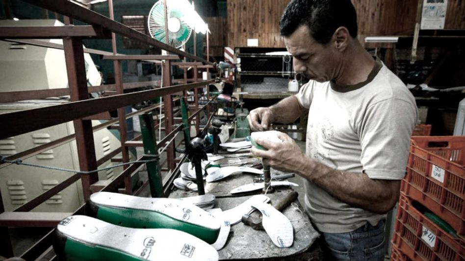 El Gobierno oficializó la suba del salario mínimo en un 45% en cuatro tramos