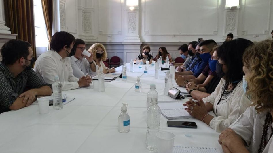 Preocupación por el programa ATR: el Gobierno recibe esta tarde a los gremios