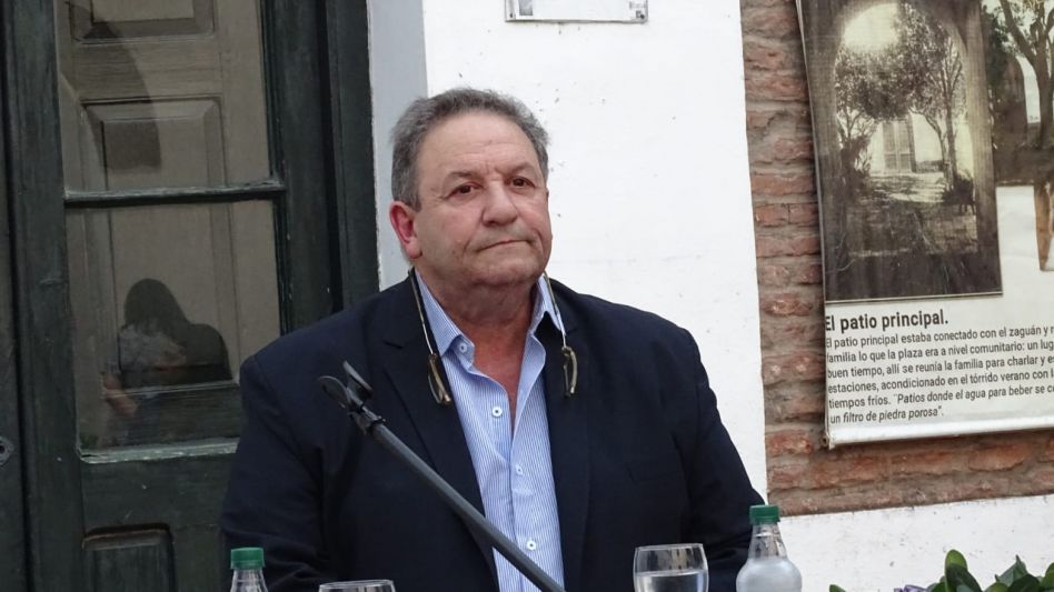 Ricardo Sanucci estará este sábado presentando ?Creando puentes? en el Museo Comunitario. 