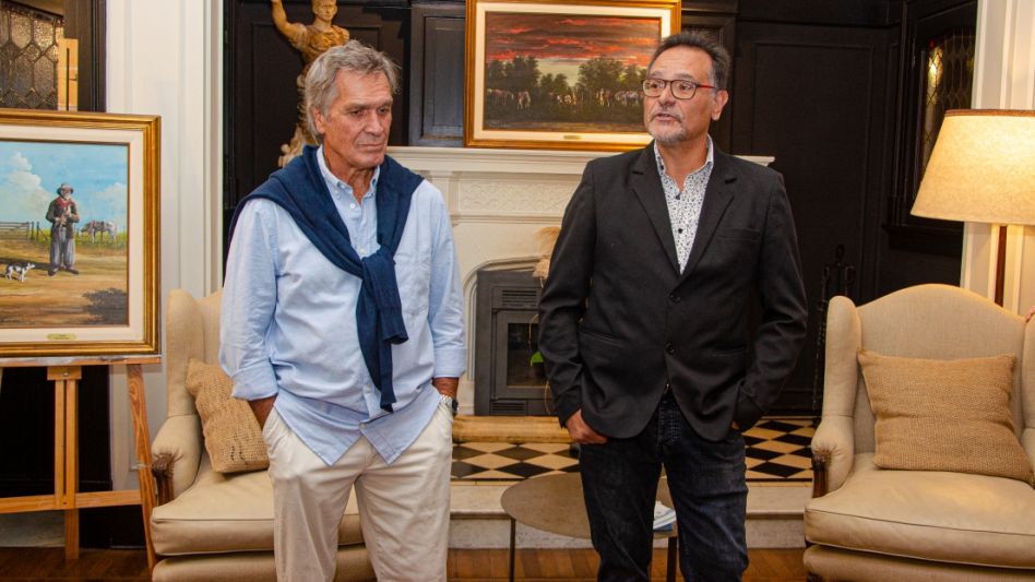 El miércoles pasado en Elena Hotel en el marco de ?Pinturas? con su primo Facundo Gómez Romero. FOTO; NACHO CORREA