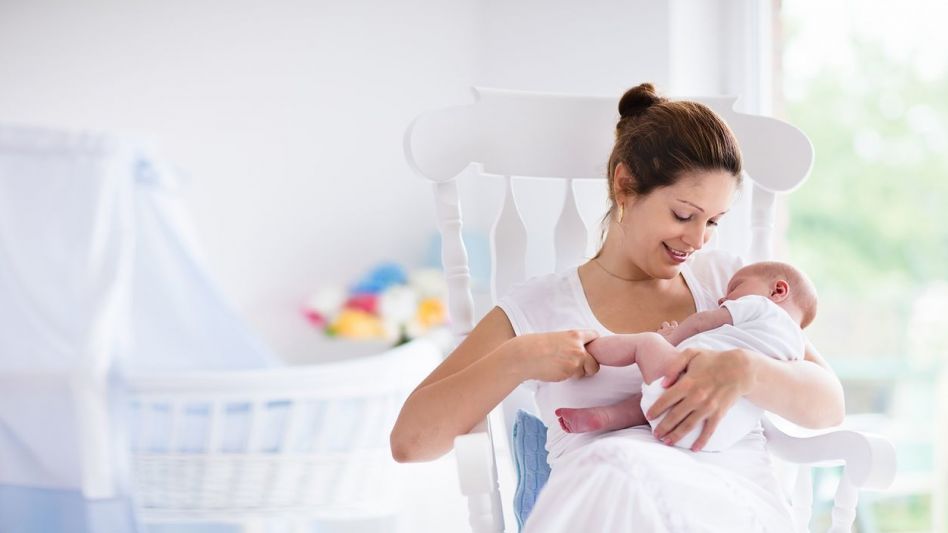 La OMS publicó su primera lista de recomendaciones para madres tras el parto