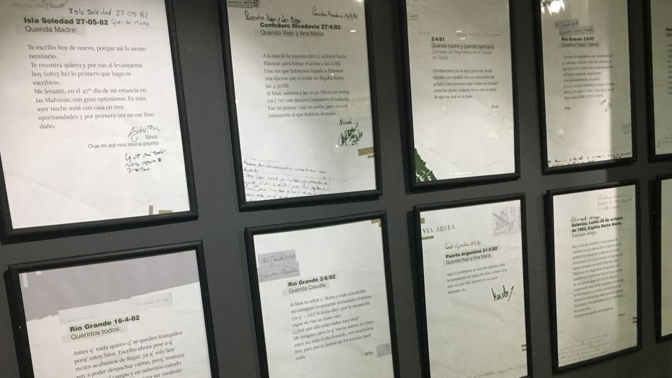 Malvinas: las cartas, las encomiendas y la memoria escrita que los militares buscaron destruir