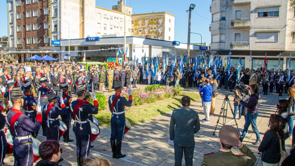  En el marco del 40 aniversario de la Guerra de Malvinas, se concretaron diversas actividades organizadas por la Municipalidad de Azul, el Centro de Veteranos de Guerra Callvú Leovú y Ejército.