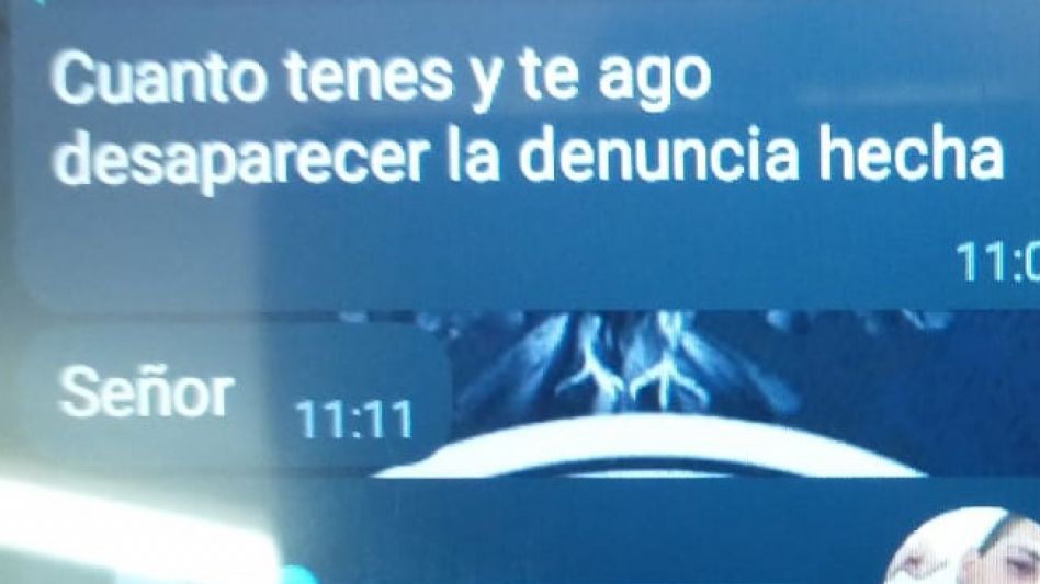 Captura de pantalla de mensajes que recibió a su teléfono un azuleño, a quien intentaron extorsionar mediante esta modalidad delictiva.  UFI 22/DEPARTAMENTO JUDICIAL AZUL