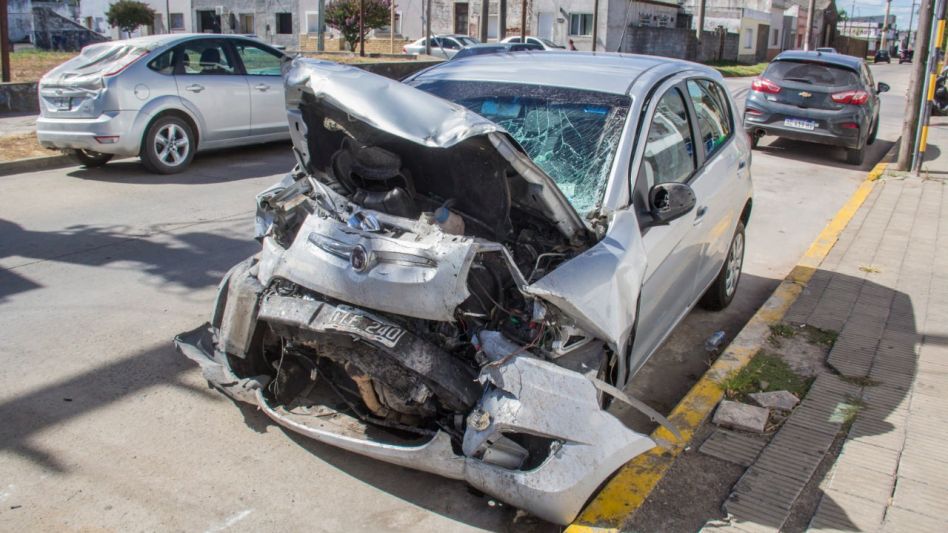 El estado en que quedó tras el choque el auto que guiaba el joven sometido a un juicio por estos homicidios culposos. FOTO: NICOLÁS MURCIA/ARCHIVO/EL TIEMPO