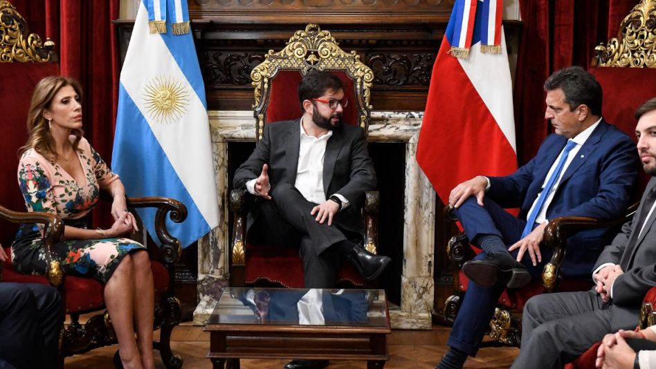 Massa junto al presidente Gabriel Boric en el Congreso