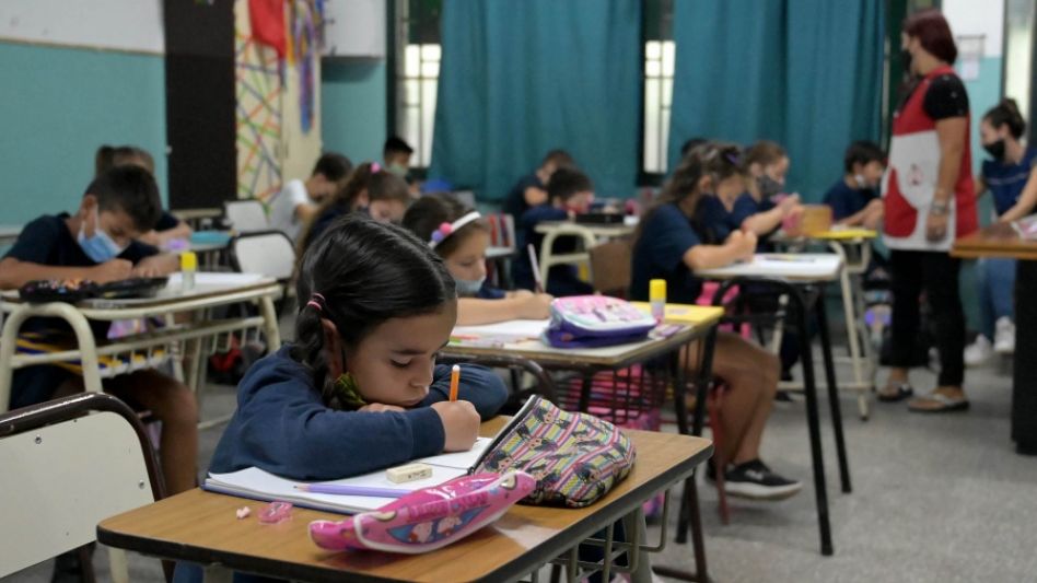 Anuncian mesas de trabajo en Educación "para avanzar con la extensión horaria" en escuelas