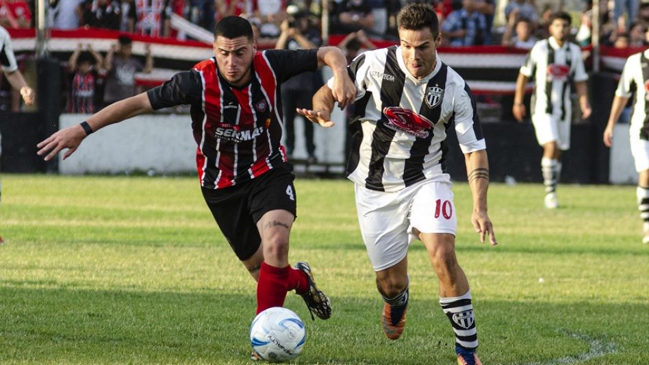 Alumni, el líder del torneo, recibirá a Chacarita, en uno de los partidos que se roba la atención de la quinta fecha del Apertura. ARCHIVO