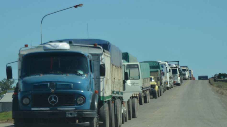 Transportistas de granos inician un paro nacional por tiempo indeterminado