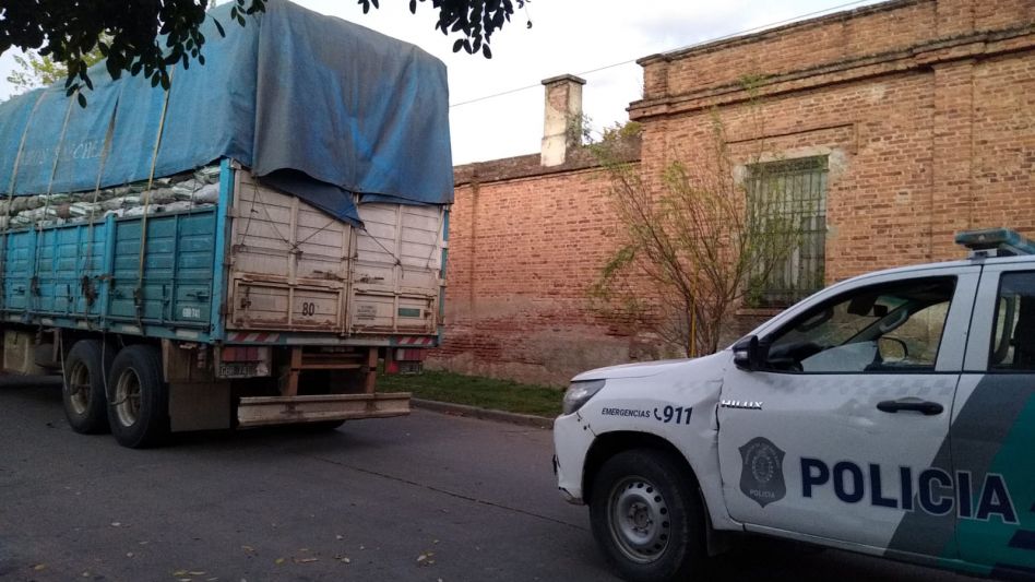 La adolescente herida en este siniestro vial se trasladaba en bicicleta cuando fue impactada por un camión. FOTOS: NACHO CORREA