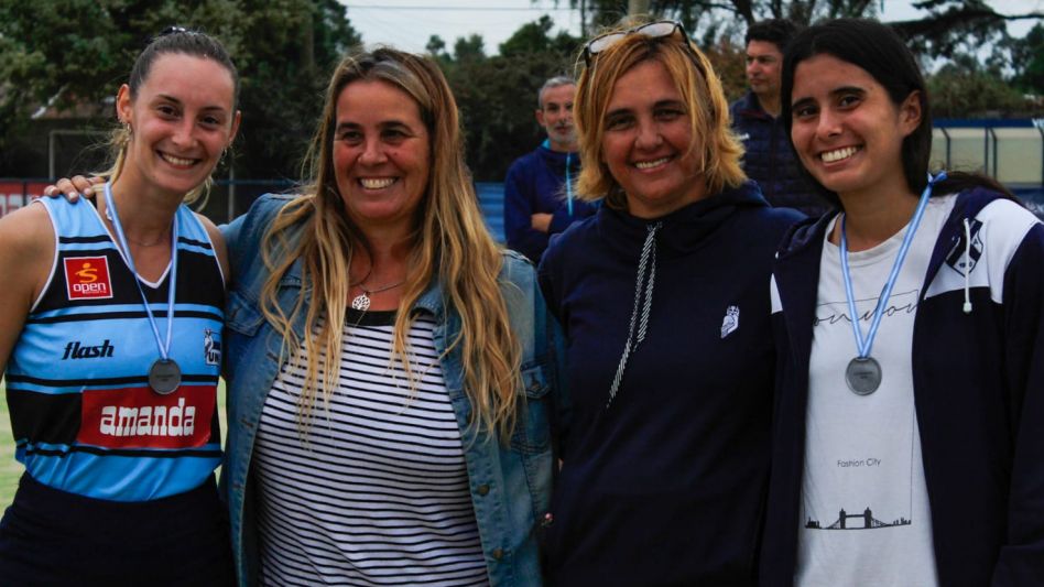 Martina Milos (derecha) se subió al podio de las máximas goleadoras de este certamen. FOTO: GENTILEZA REMO