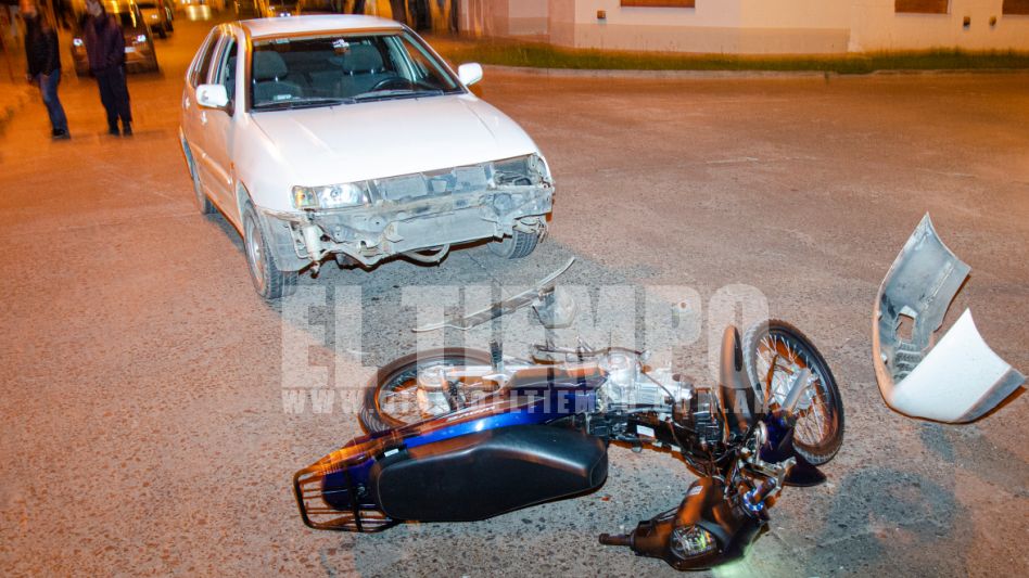 Minutos después de la hora 19 de hoy, el siniestro vial sucedió en Arenales y San Luis. FOTOS: NACHO CORREA