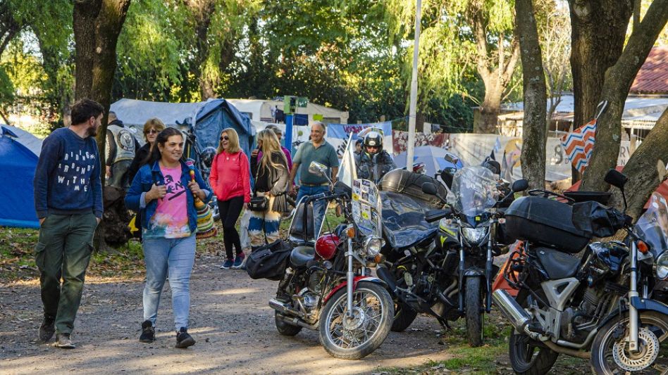 Con gran afluencia de participantes, comenzó a desarrollarse oficialmente ayer la 31° edición del Encuentro Moto-turístico de Semana Santa en Azul. FOTOS NACHO CORREA