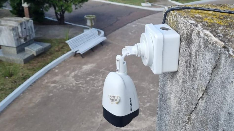 Inadaptados sociales rompieron las cámaras de seguridad del Cementerio