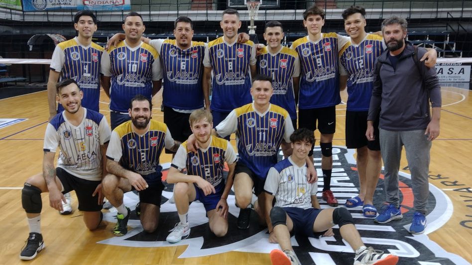 El equipo de Primera División de Azul Vóley que terminó segundo en la Copa ?Ciudad de Olavarría?. FOTO: GENTILEZA AVC.