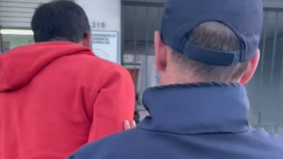 El imputado iba a ser indagado hoy martes en los tribunales de Azul. FOTO Y VIDEO: DDI AZUL/PBA