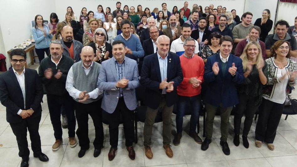 Autoridades de la UNICEN el día que presentaron en el campus de esta ciudad los corredores territoriales de extensión para Azul y Olavarría. FOTO: PRENSA UNICEN