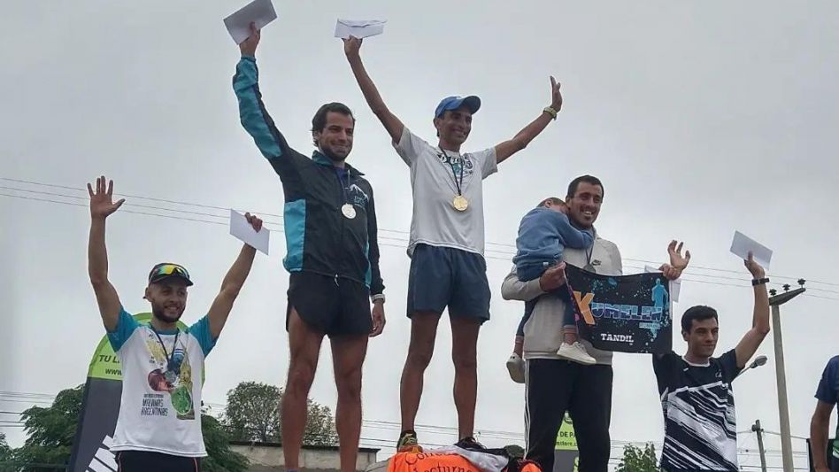 Gonzalo Plumez compitió en la prueba de 10.000 metros, que le demandó un tiempo de 37m52s, que le permitió ocupar el 4º puesto.
