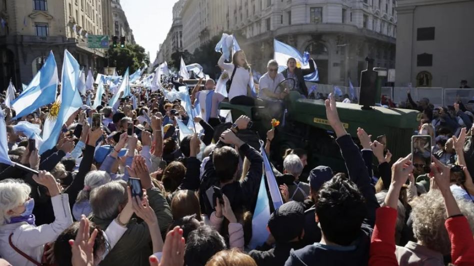 El tractorazo finalizó con una clara exigencia al Gobierno: "Gasten menos"